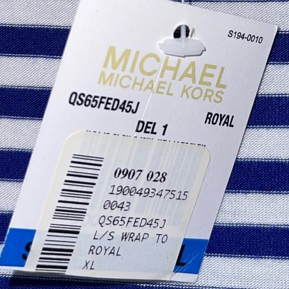 NWT Michael Kors Wrap front blouse. Size XL Lomg sleeve, hook front closure - Picture 9 of 9